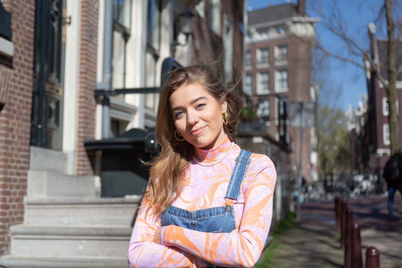 Portrait photo blond girl               headshot photographer